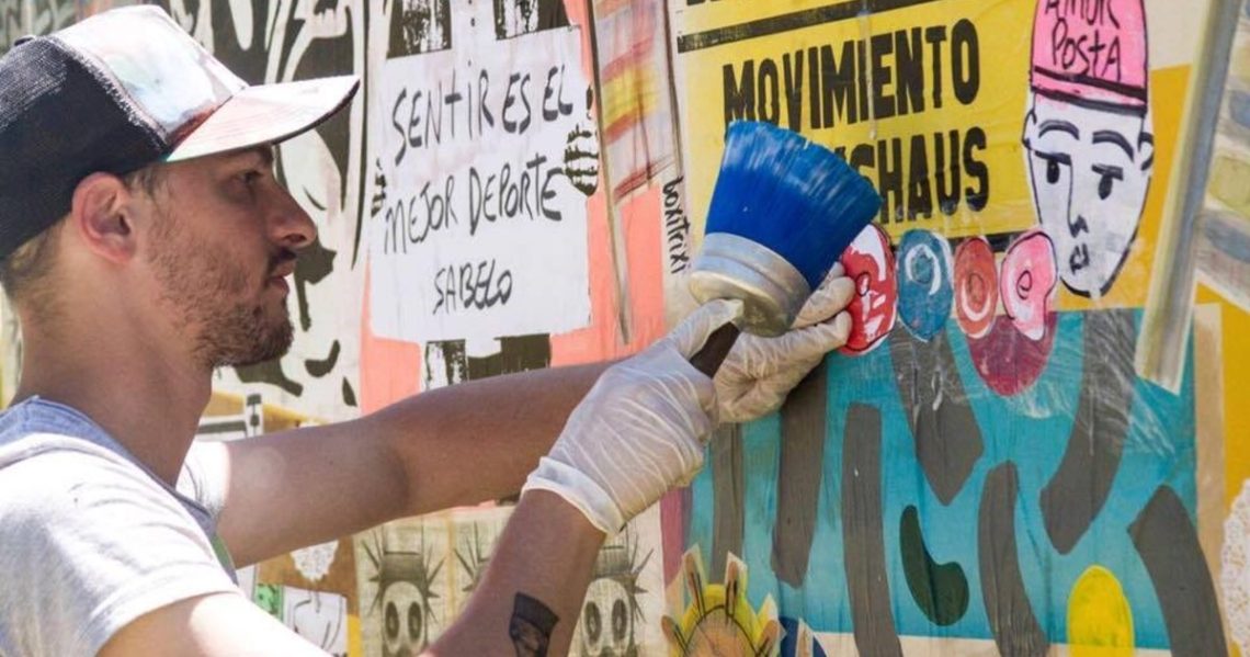 Esa cara la conozco: el artista que llena Buenos Aires de mensajes positivos