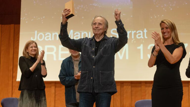 Joan Manuel Serrat y el viaje que cambió su vida, de una España convulsa al abrazo de América Latina