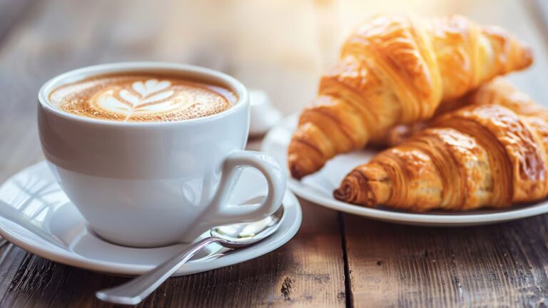 Beber café reorganiza la conectividad cerebral y mejora la función ejecutiva