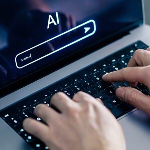 Un informe reveló que 9 de cada 10 empleados usa inteligencia artificial en su trabajo: qué dicen las empresas