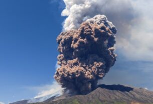 El volcán Etna entró en erupción: arrojó una enorme nube de cenizas, rocas y gases y hubo alerta máxima en Sicilia
