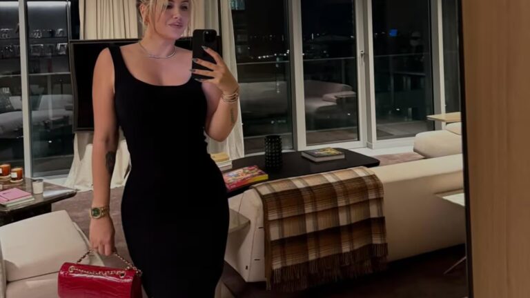 Wanda Nara impactó en la noche de Milán con vestido negro ajustado, cartera Chanel y stilettos Louboutin