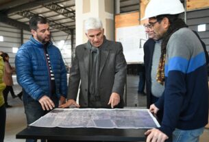 Poggi recorrió la obra de urbanización del barrio República, que ya tiene un 90% de avance
