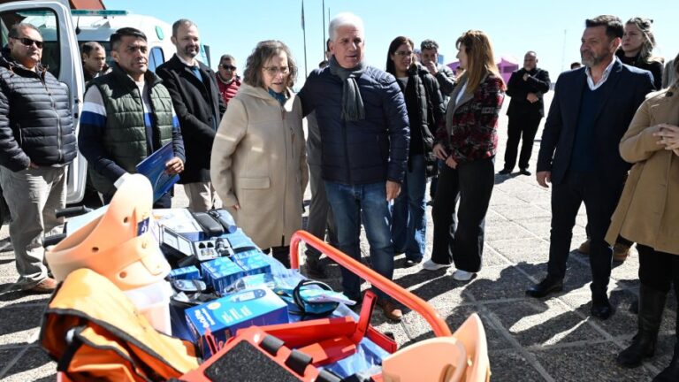 El Gobernador fortalece el sistema sanitario del interior con diez nuevas ambulancias