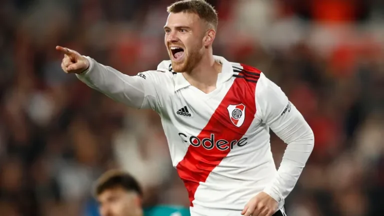 River Plate goleó 4-2 a Godoy Cruz y alcanzó la cima de la tabla anual