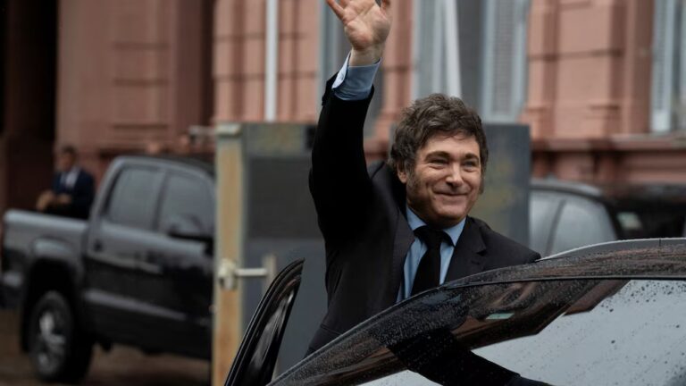 La mesa política de Javier Milei, en vivo: el Presidente encabeza la primera reunión con sus seis funcionarios de confianza