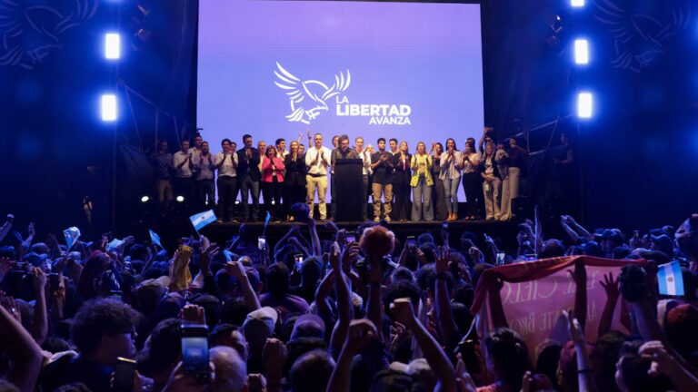 Javier Milei cerro la campaña en Rosario: “A partir del domingo va a cambiar en serio la Argentina”