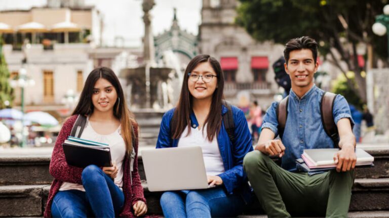 Más títulos, menos aprendizajes: crecen los egresados de secundaria, pero cae el nivel en matemática