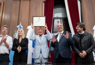 Rod Stewart fue declarado Huésped de Honor en la Legislatura de la Ciudad de Buenos Aires