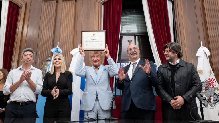 Rod Stewart fue declarado Huésped de Honor en la Legislatura de la Ciudad de Buenos Aires