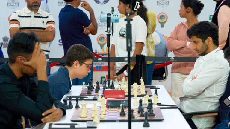 Otra hazaña del argentino Faustino Oro: empató frente al gran maestro indio Santosh Vidit en la Copa del Mundo de Ajedrez