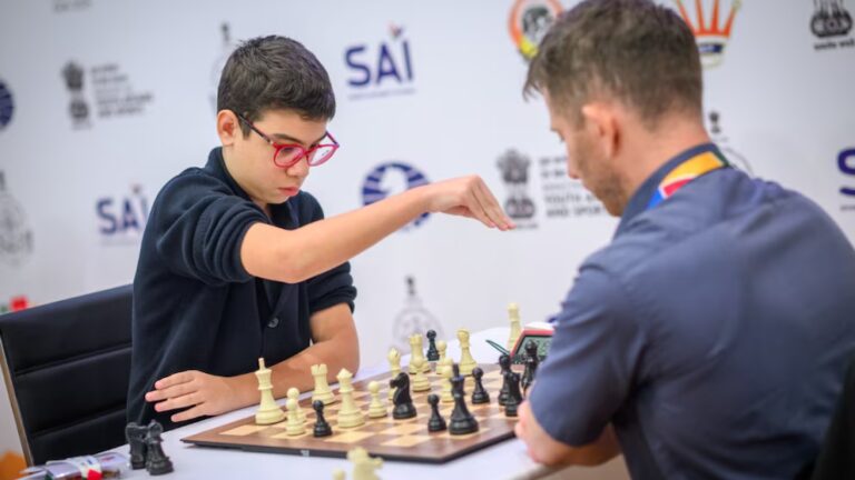 Faustino Oro eliminó a un gran maestro croata y es el único argentino que sigue en carrera en la Copa del Mundo de Ajedrez