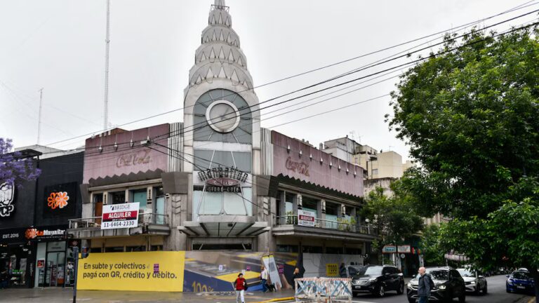 Cafés de Buenos Aires: el adiós al Manhattan Club Grand Café del barrio de Belgrano, otro clasico que se va.