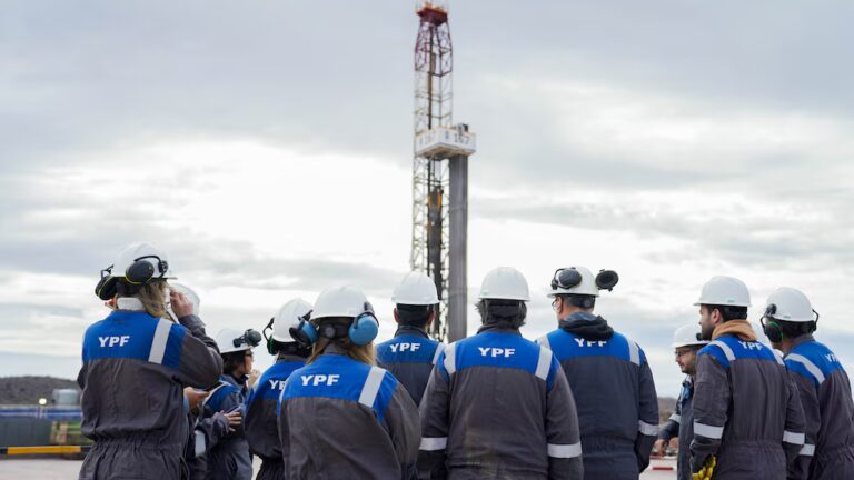 YPF anunció un nuevo récord de producción propia de petróleo en Vaca Muerta: los detalles